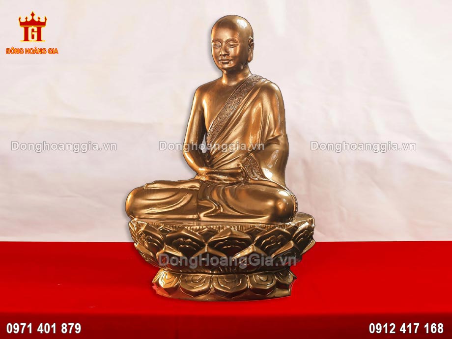 Từng đường nét trên pho tượng Phật được khắc hoạ chân thực